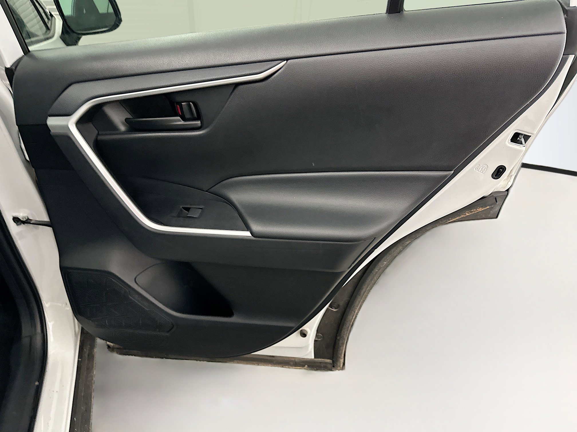 Used 2024 Toyota RAV4 LE image 31