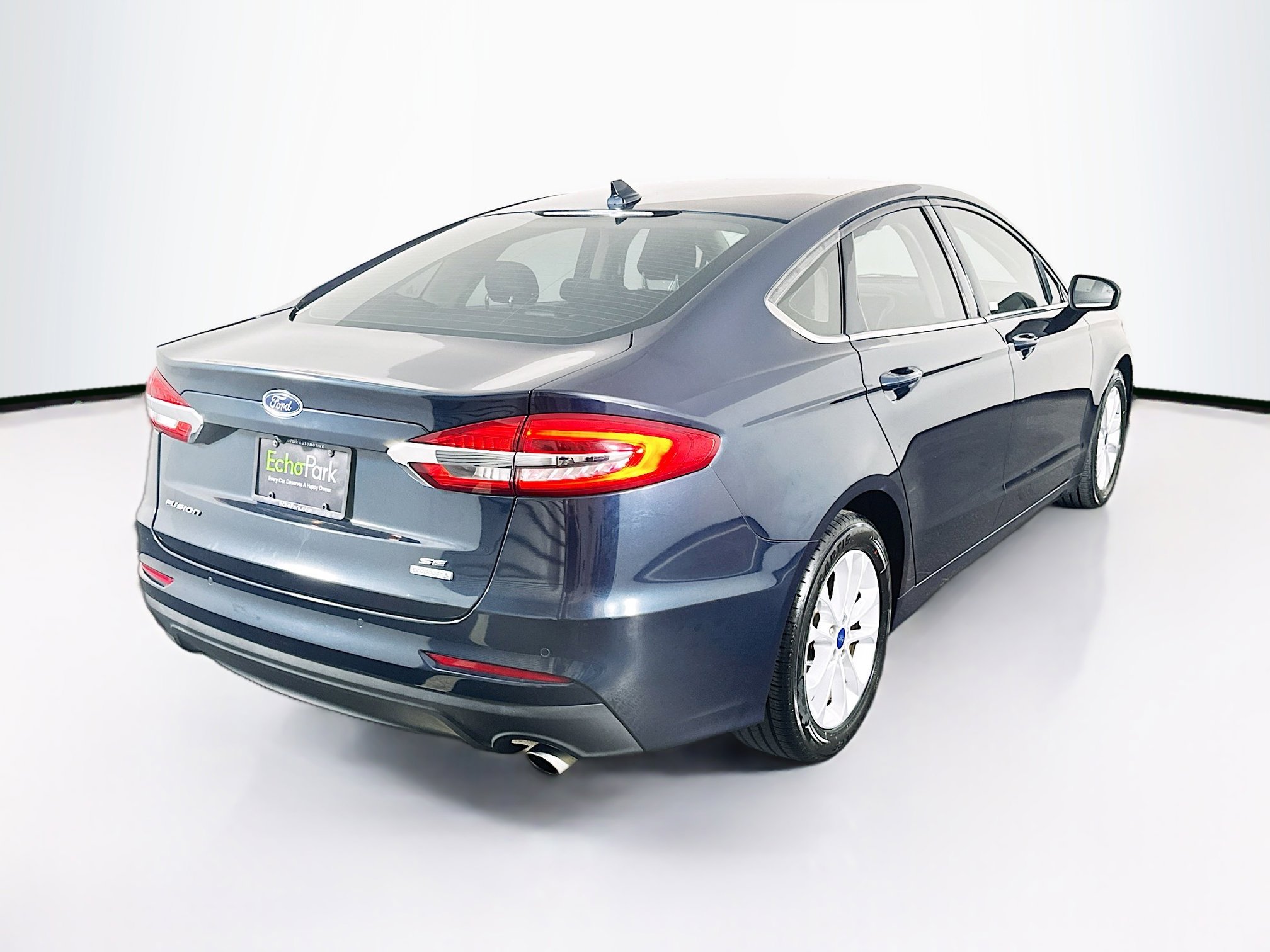 Used 2020 Ford Fusion SE FWD image 9