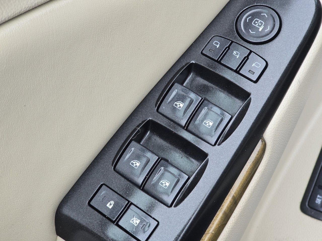 Used 2016 GMC Yukon XL Denali w/ Open Road Package image 31