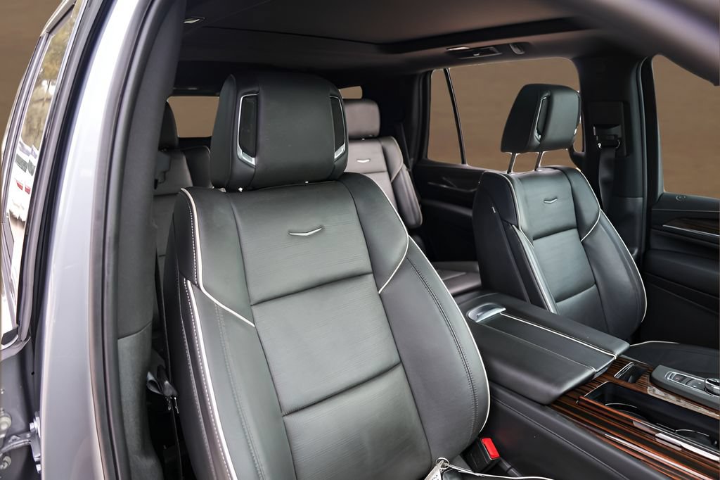 Certified 2024 Cadillac Escalade Premium Luxury w/ Performance Package AWD/4WD image 32