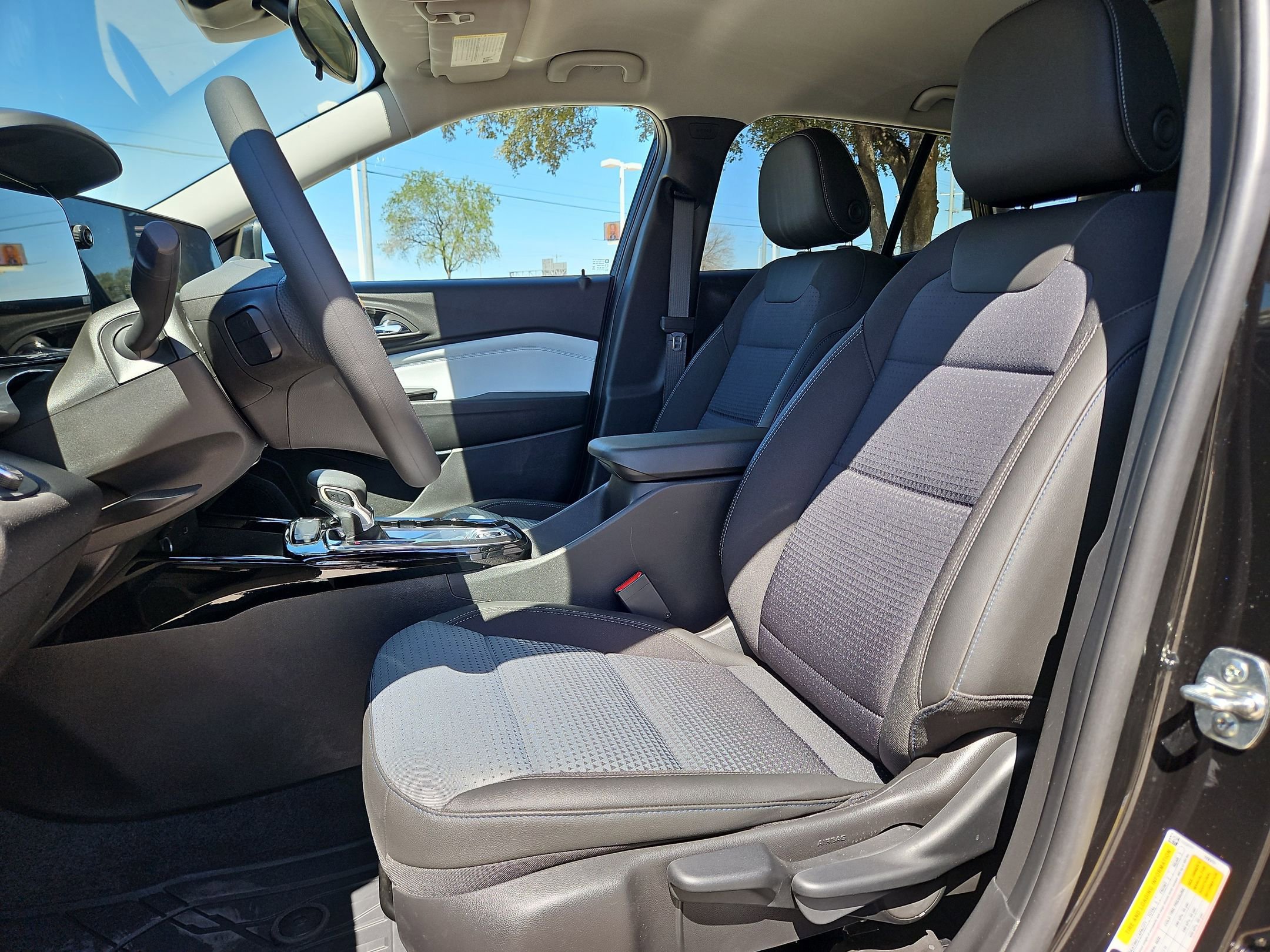 Certified 2025 Chevrolet Trax LT image 9