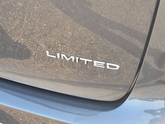 Used 2023 Chrysler Pacifica Limited FWD image 9