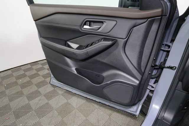 Used 2023 Nissan Rogue SV w/ SV Premium Package image 35