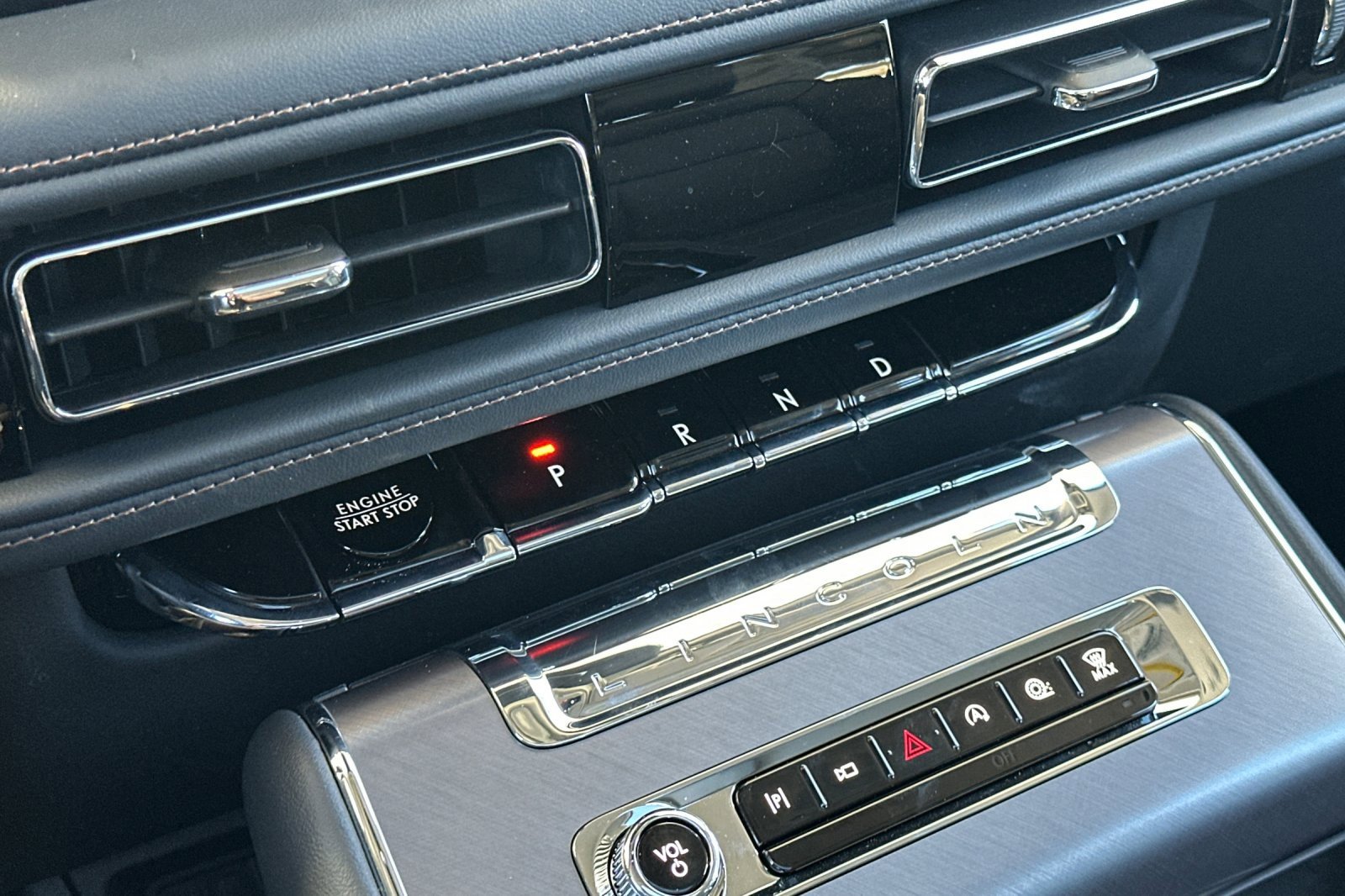 New 2025 Lincoln Aviator AWD w/ Equipment Group 101A image 22