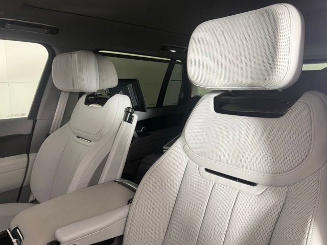 Used 2023 Land Rover Range Rover SV image 5