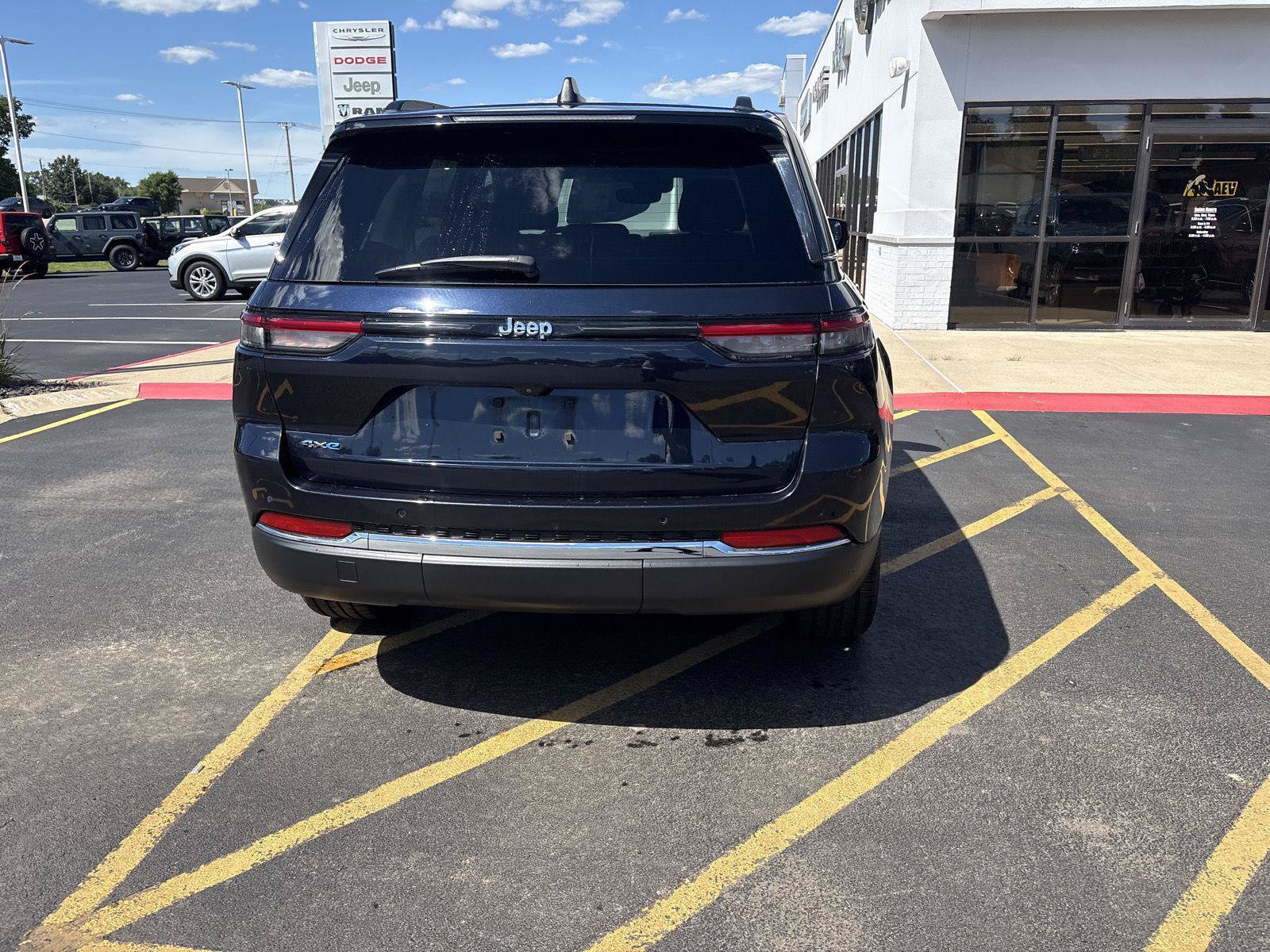 Used 2022 Jeep Grand Cherokee Limited 4xe AWD/4WD image 6