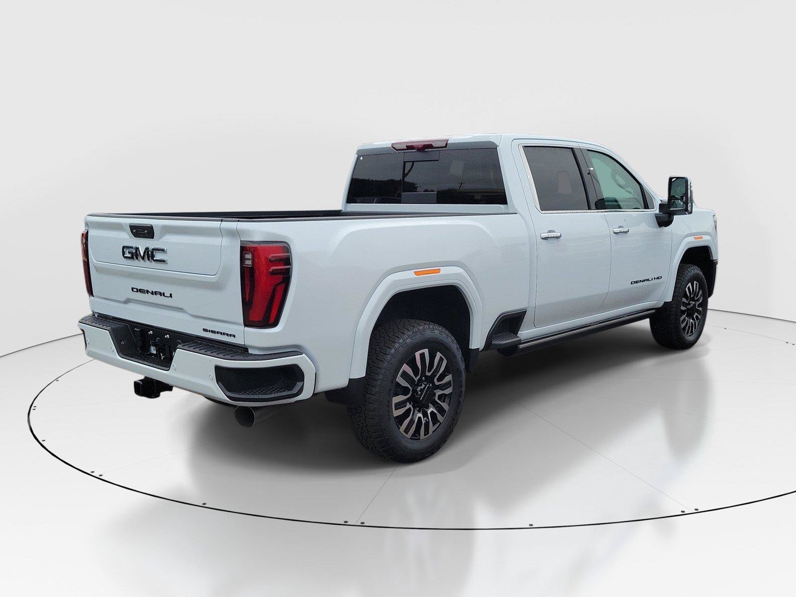 New 2026 GMC Sierra 2500 Denali Ultimate w/ LPO, Black Badging Package AWD/4WD image 4