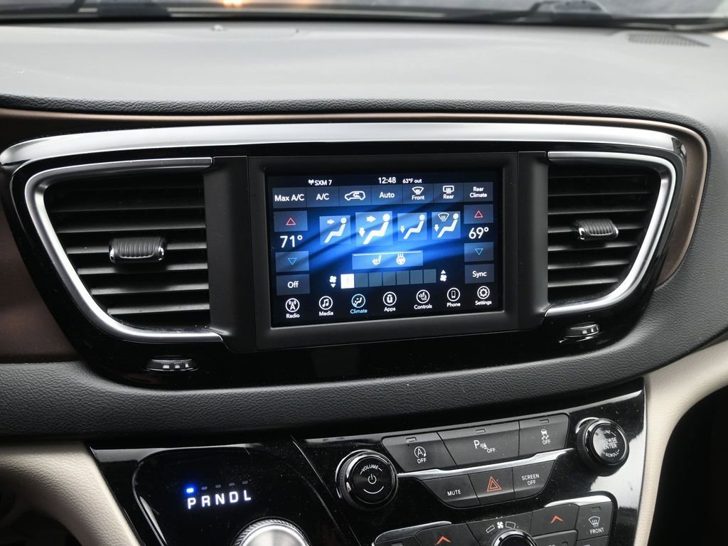 Used 2019 Chrysler Pacifica Touring Plus w/ Cold Weather Group image 17