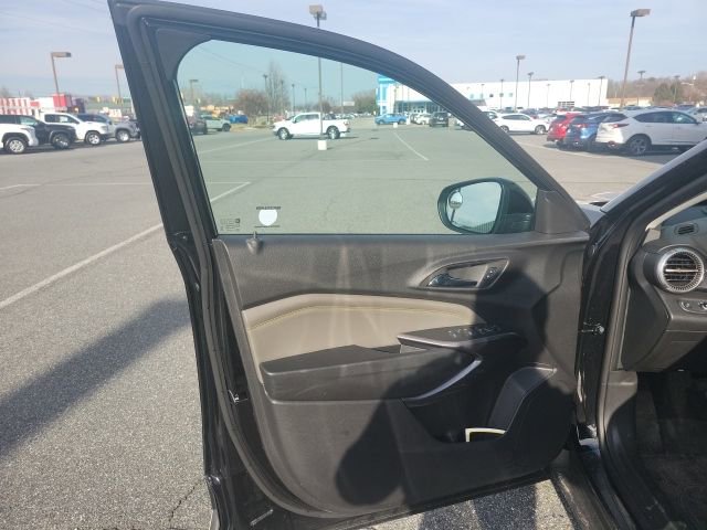 Used 2025 Chevrolet Trax ACTIV image 10