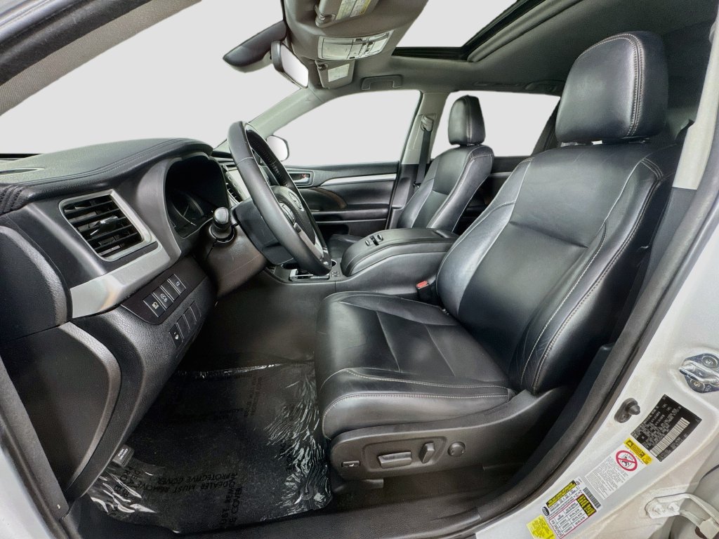 Used 2018 Toyota Highlander XLE AWD/4WD image 25