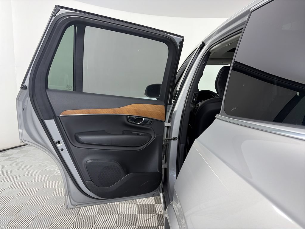 Used 2024 Volvo XC90 B5 Plus AWD/4WD image 12