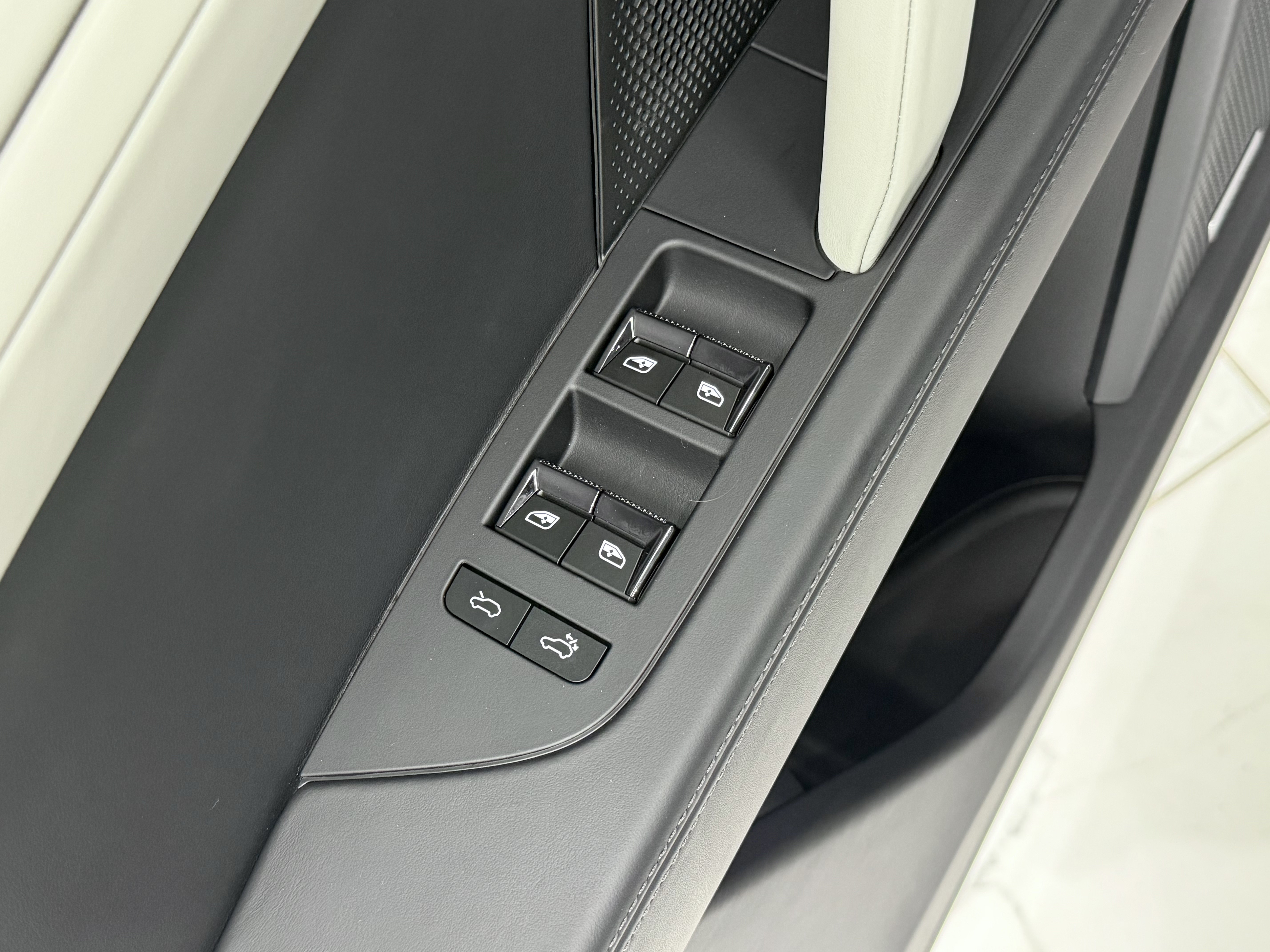 New 2026 Porsche Cayenne Electric AWD/4WD image 29