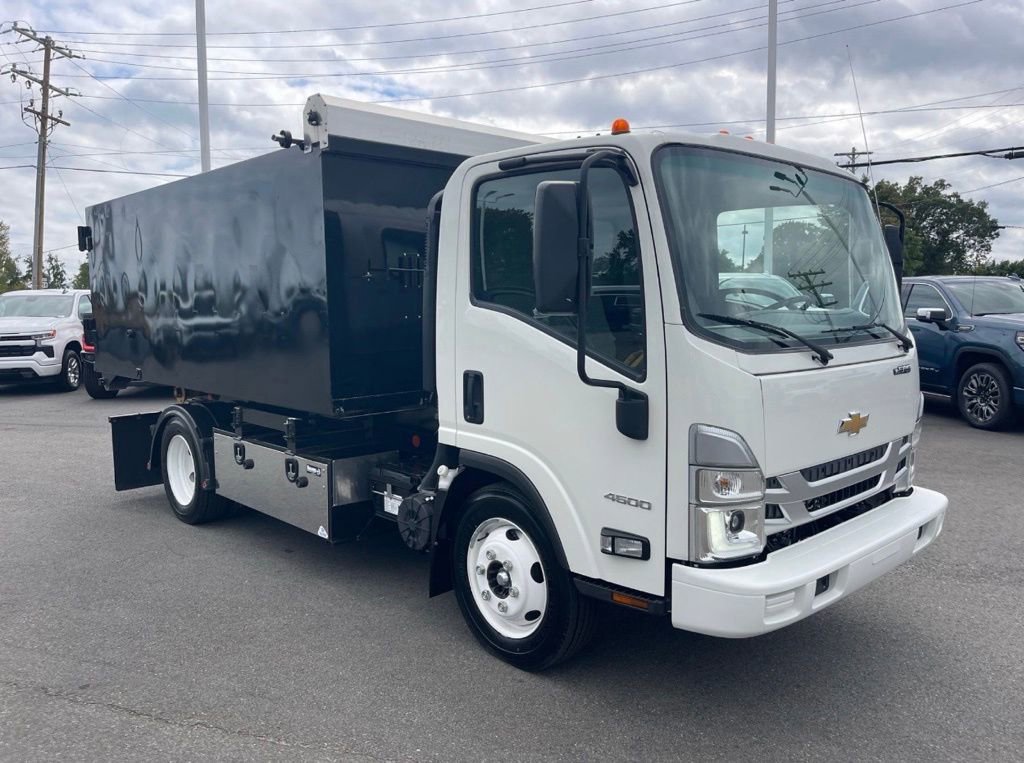 Used 2024 Chevrolet Low Cab Forward RWD image 7