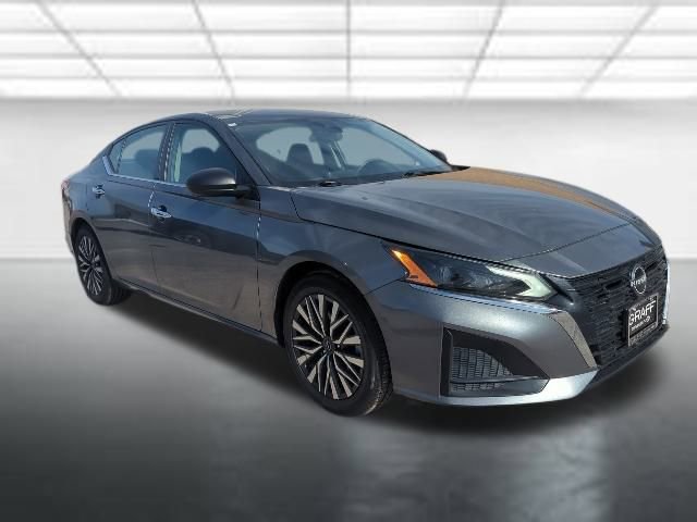 Used 2024 Nissan Altima 2.5 SV