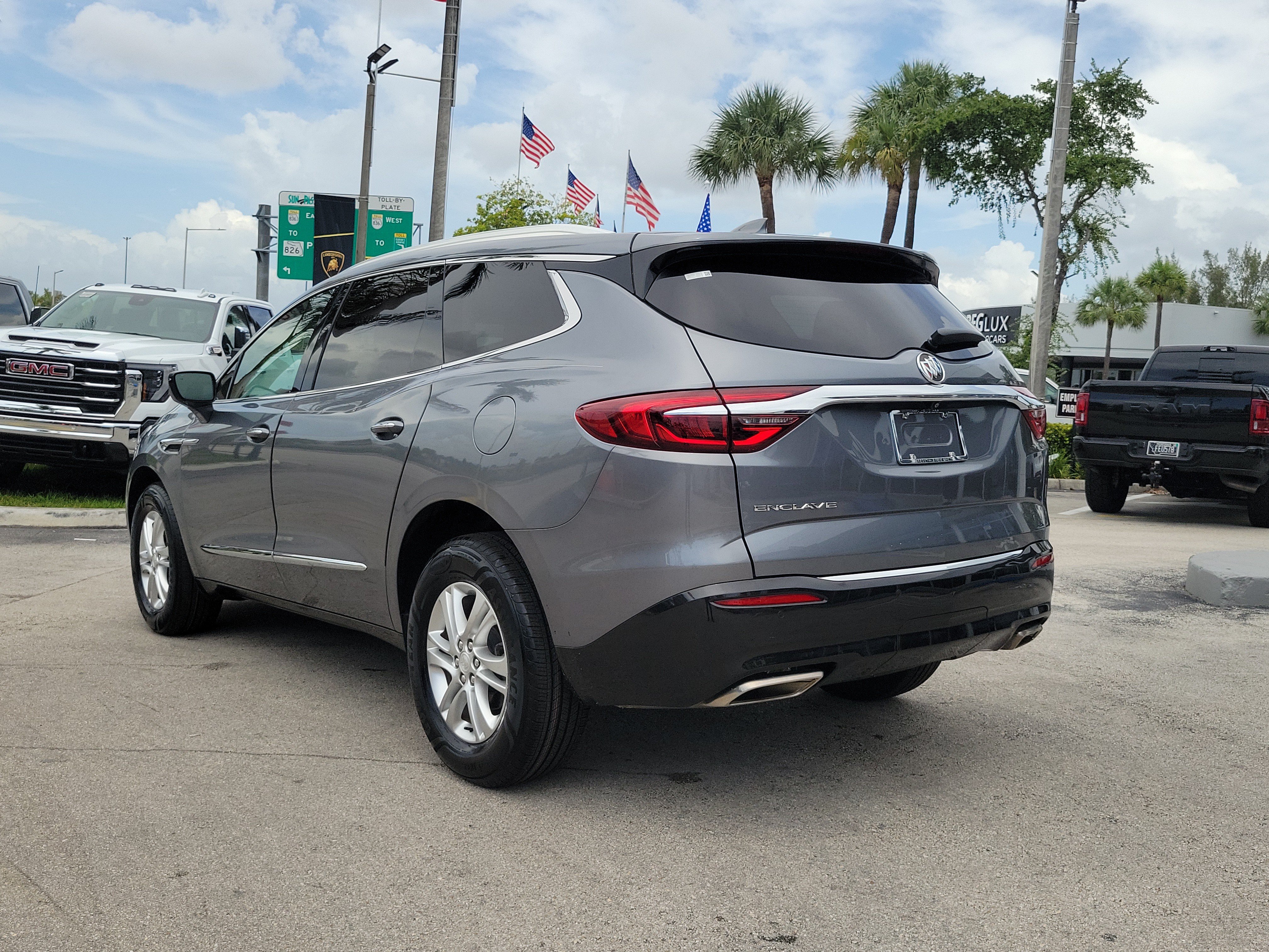 Used 2021 Buick Enclave Essence FWD image 7