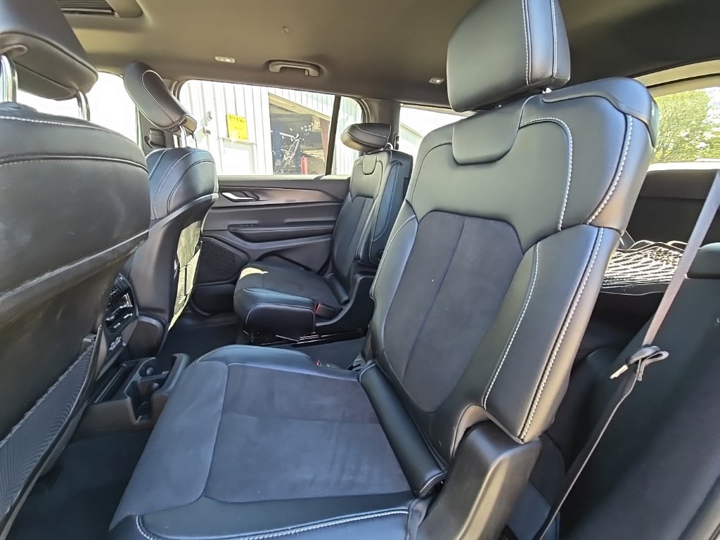Used 2023 Jeep Grand Cherokee L Altitude AWD/4WD image 20