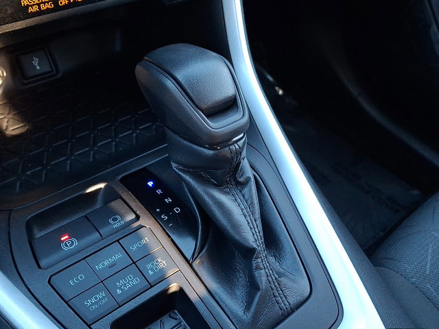 Used 2022 Toyota RAV4 XLE image 14