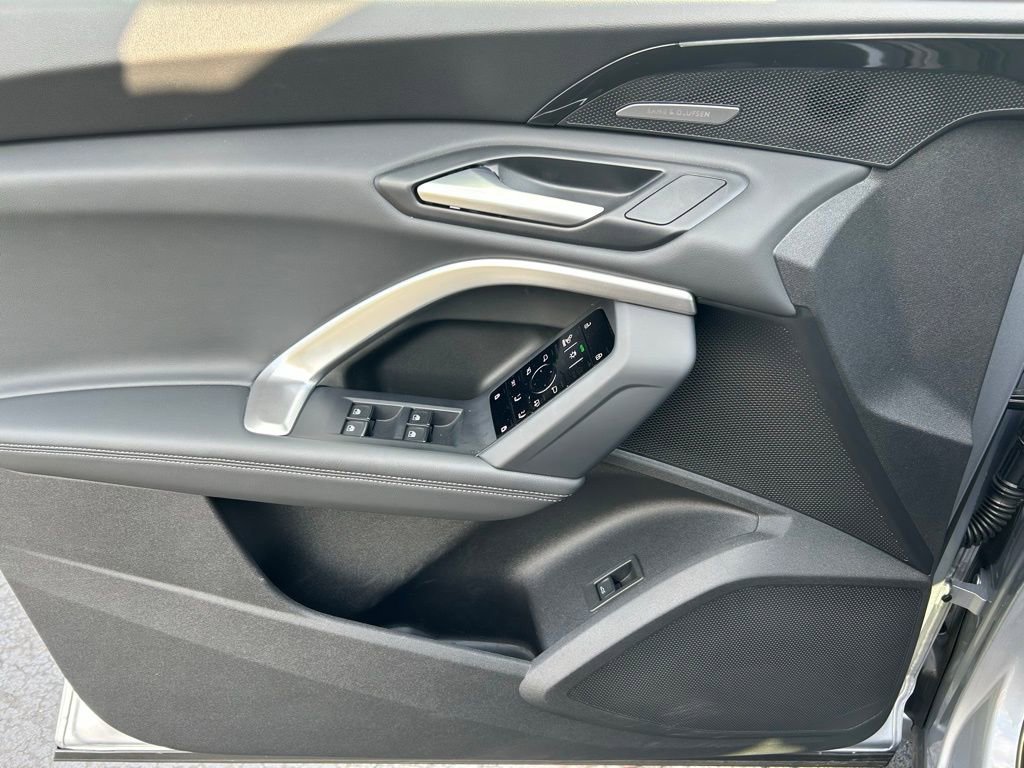 Used 2025 Audi Q5 Premium Plus w/ Premium Plus AWD/4WD image 4