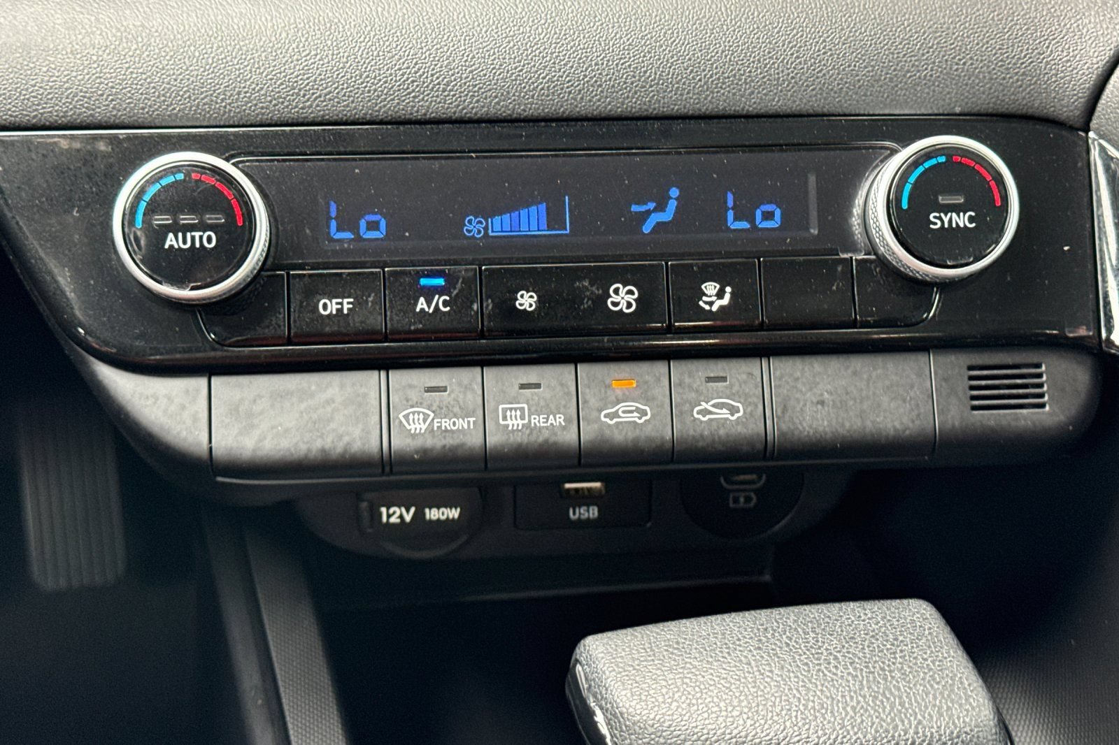 Used 2025 Hyundai Elantra Hybrid FWD image 19