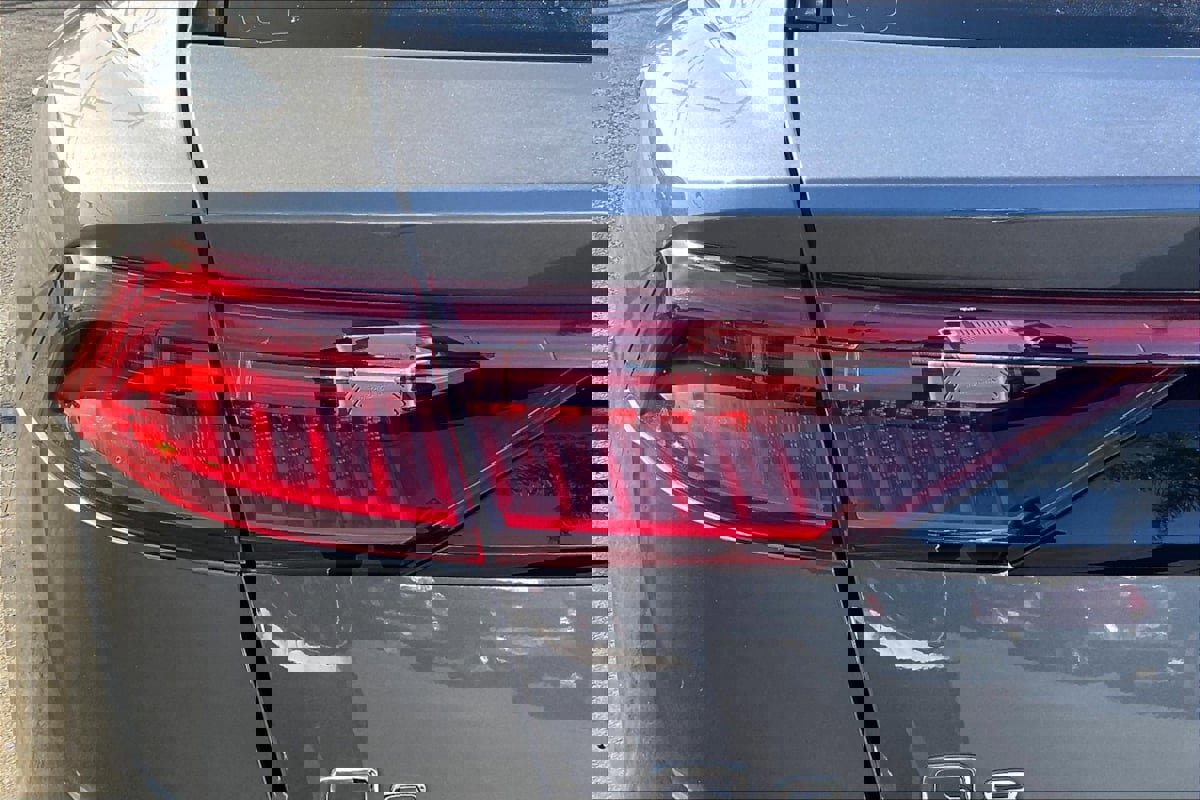 Used 2019 Audi Q8 Premium image 30