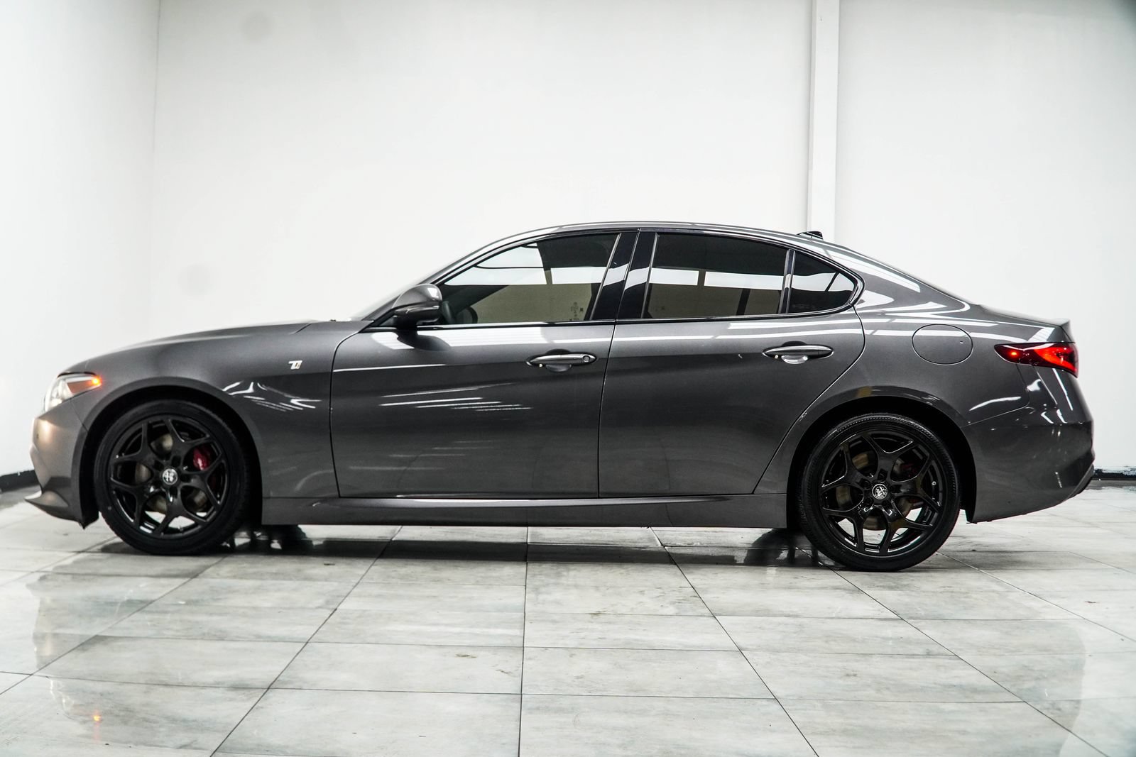 Used 2022 Alfa Romeo Giulia Ti RWD image 12