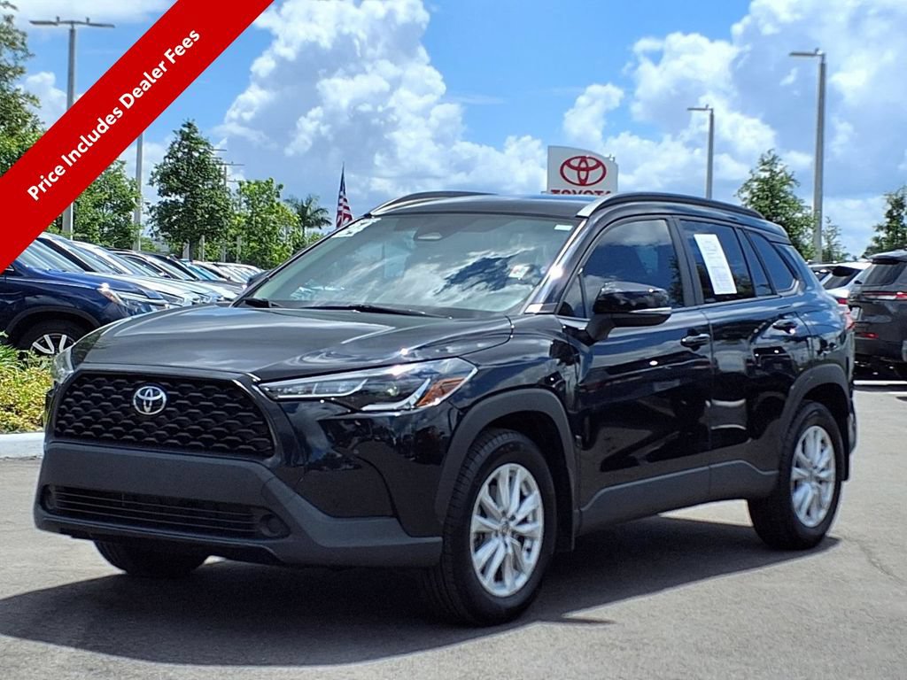 Used 2024 Toyota Corolla Cross LE FWD image 3