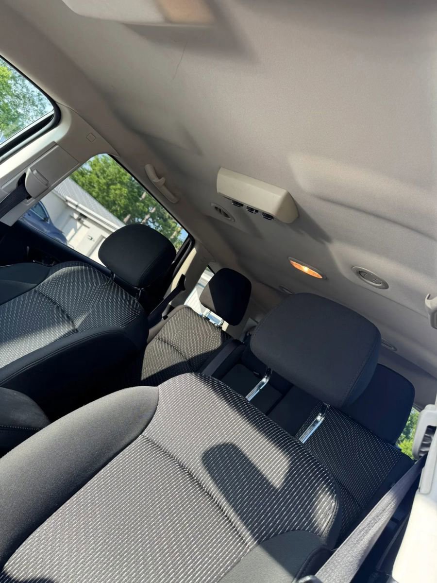 Used 2019 Dodge Journey SE FWD image 24