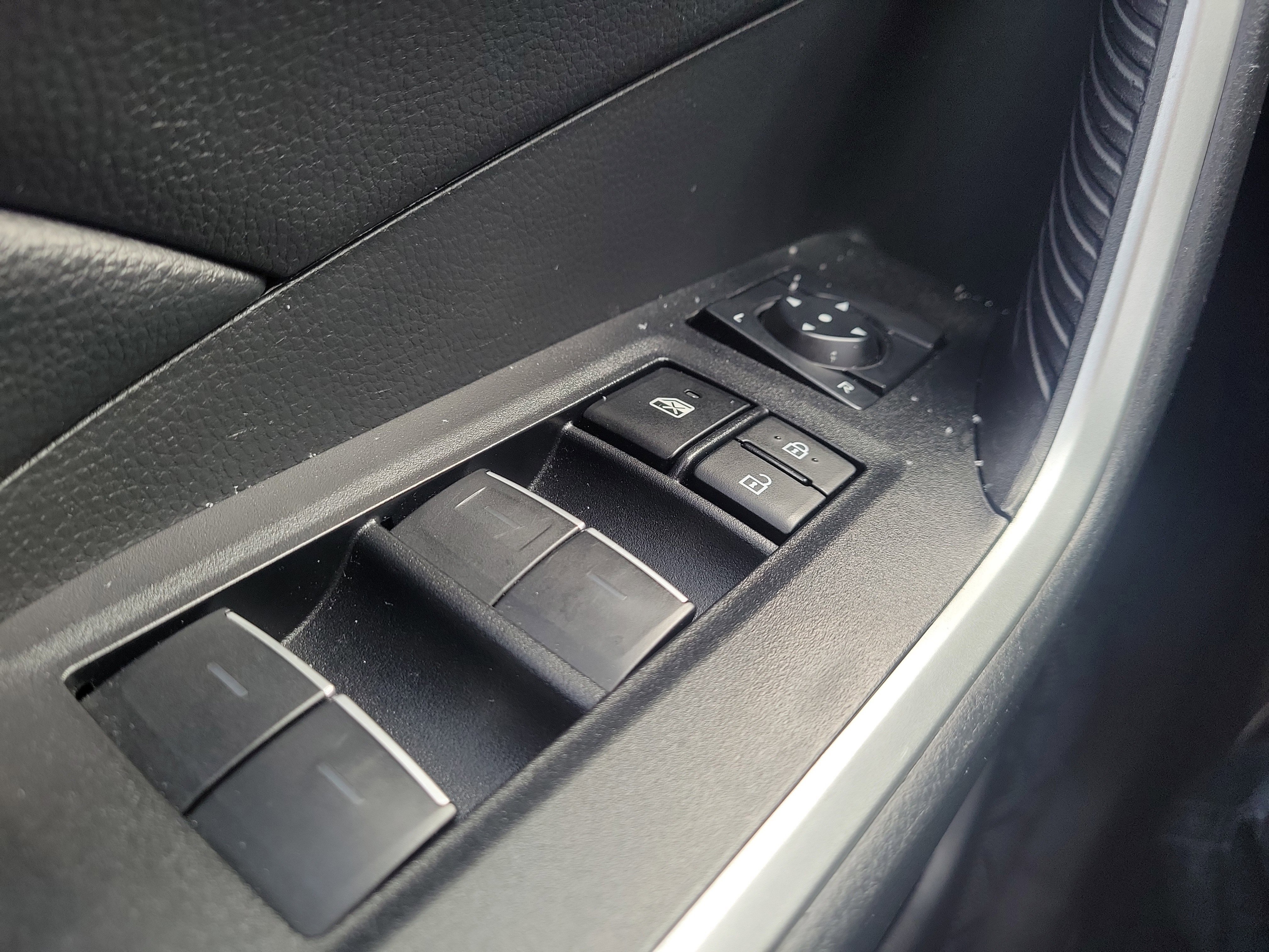 Used 2023 Toyota RAV4 XLE image 17