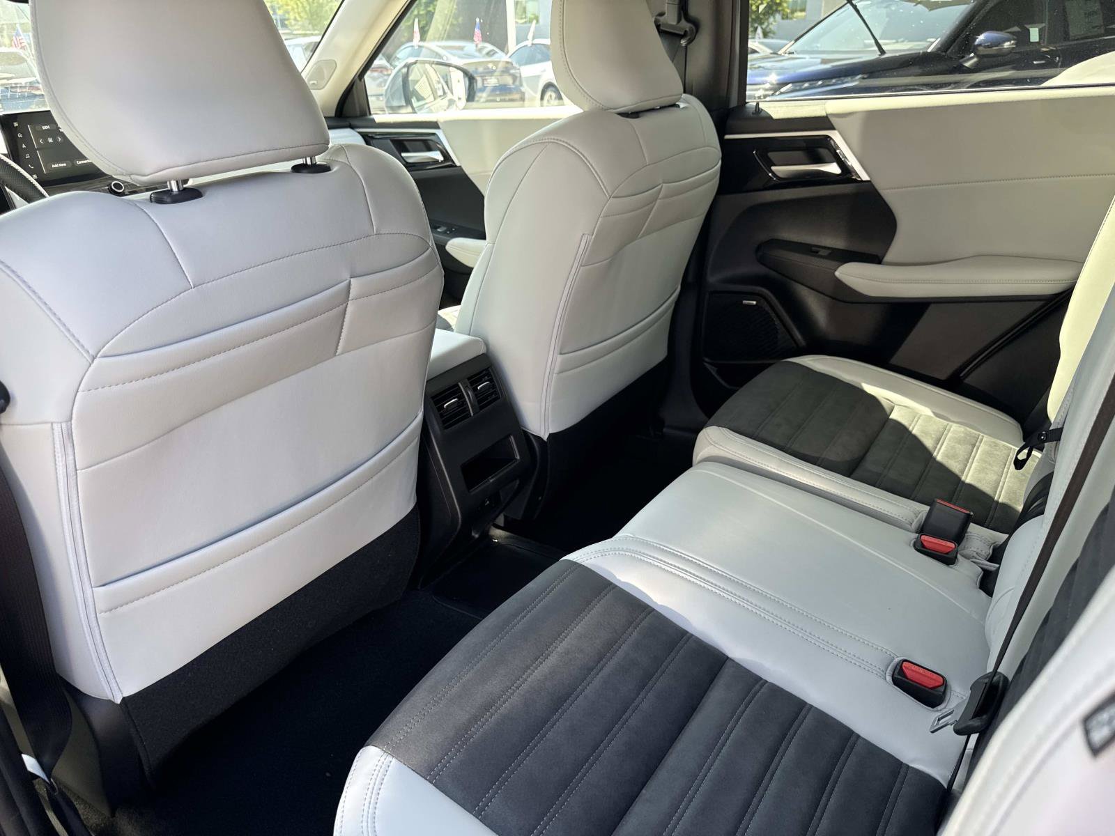 New 2026 Mitsubishi Outlander SE AWD/4WD image 10