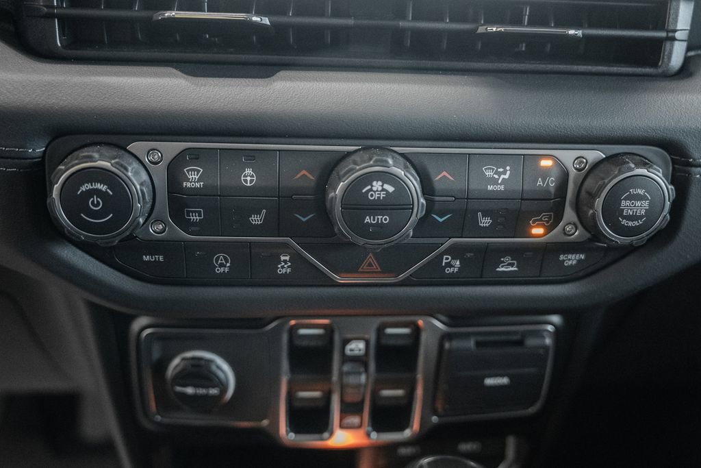 New 2026 Jeep Wrangler Unlimited Sahara AWD/4WD image 24