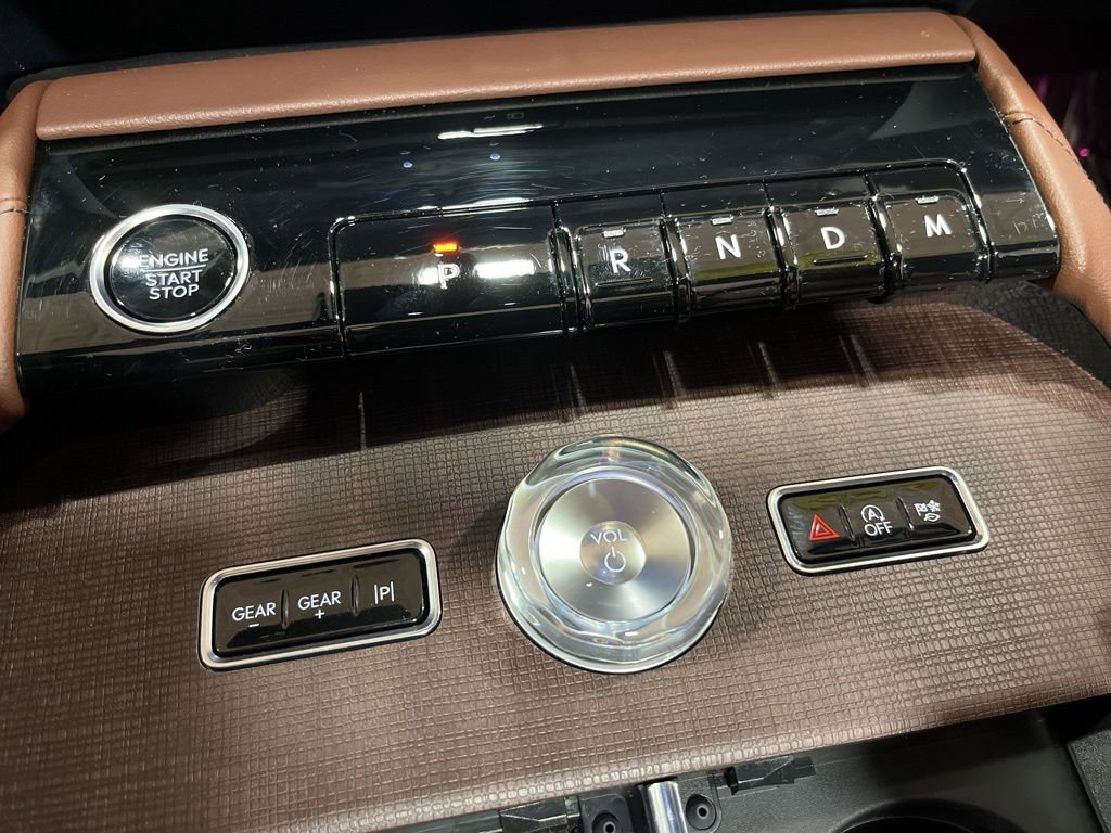 Certified 2025 Lincoln Navigator L Reserve AWD/4WD image 35