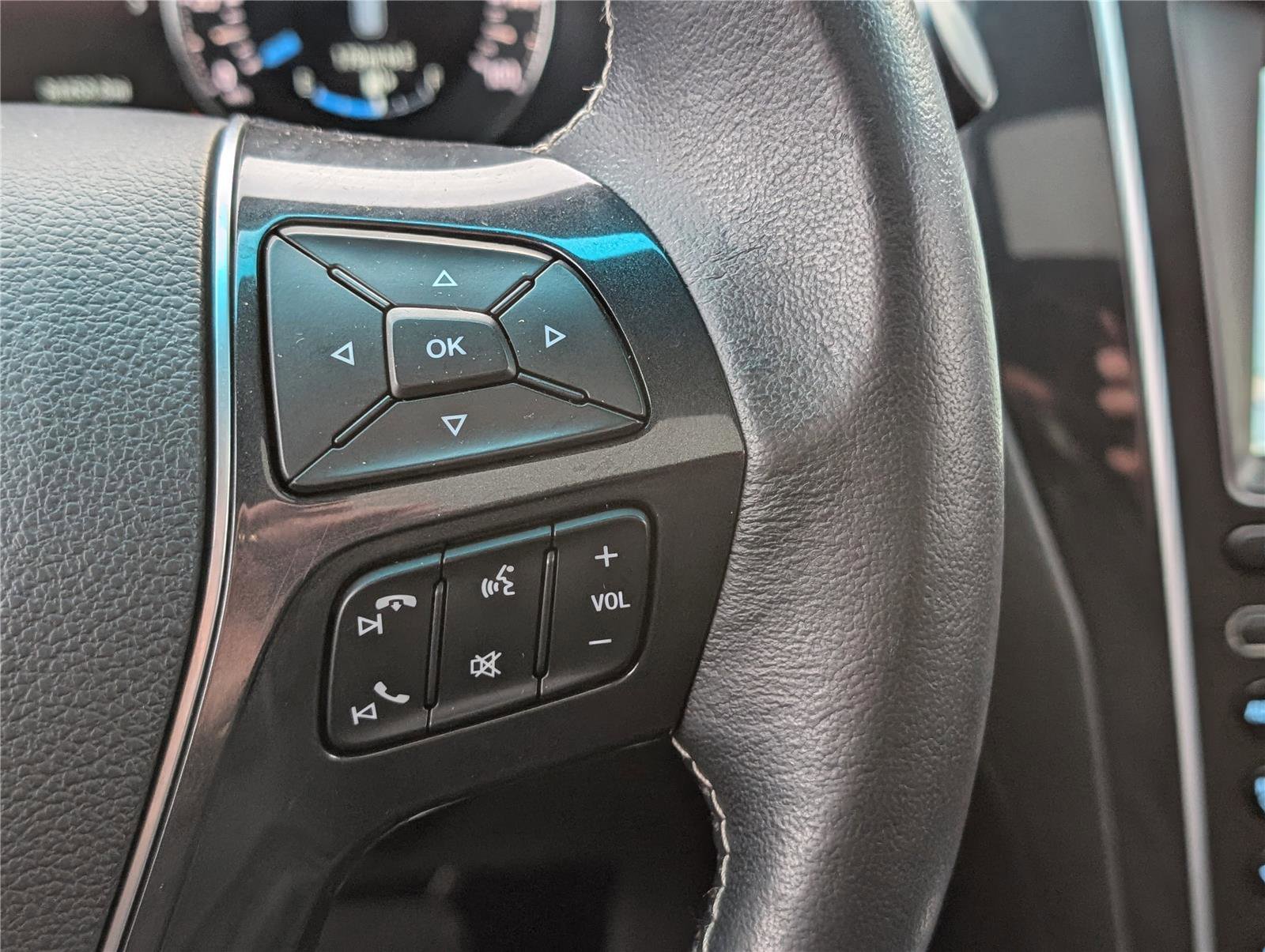 Used 2017 Ford Explorer Platinum image 26