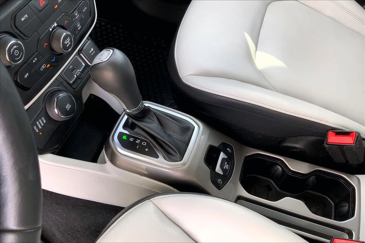 Used 2022 Jeep Renegade Limited image 17