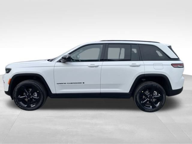 New 2025 Jeep Grand Cherokee Altitude image 4