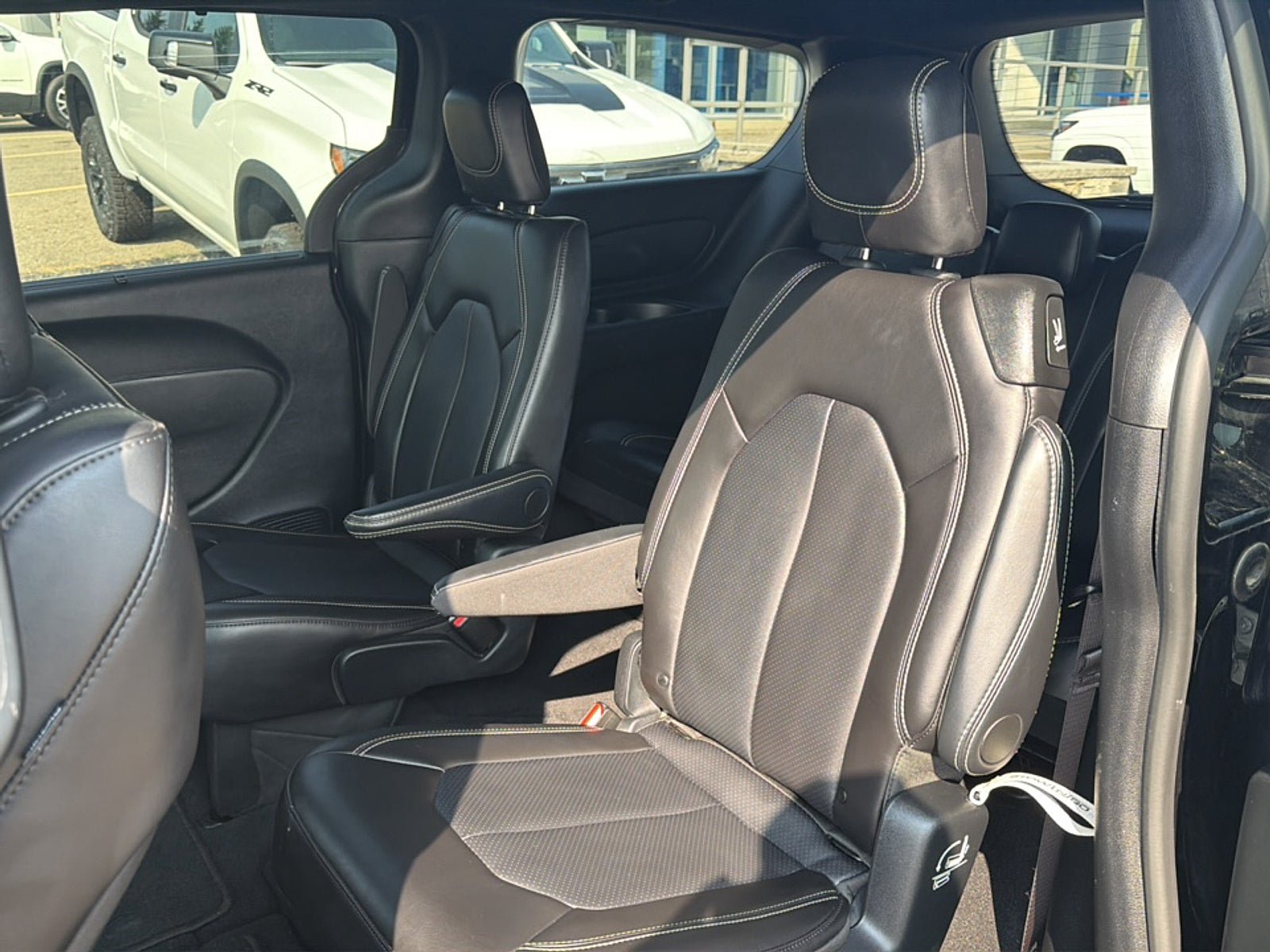 Used 2025 Chrysler Pacifica Select FWD image 17