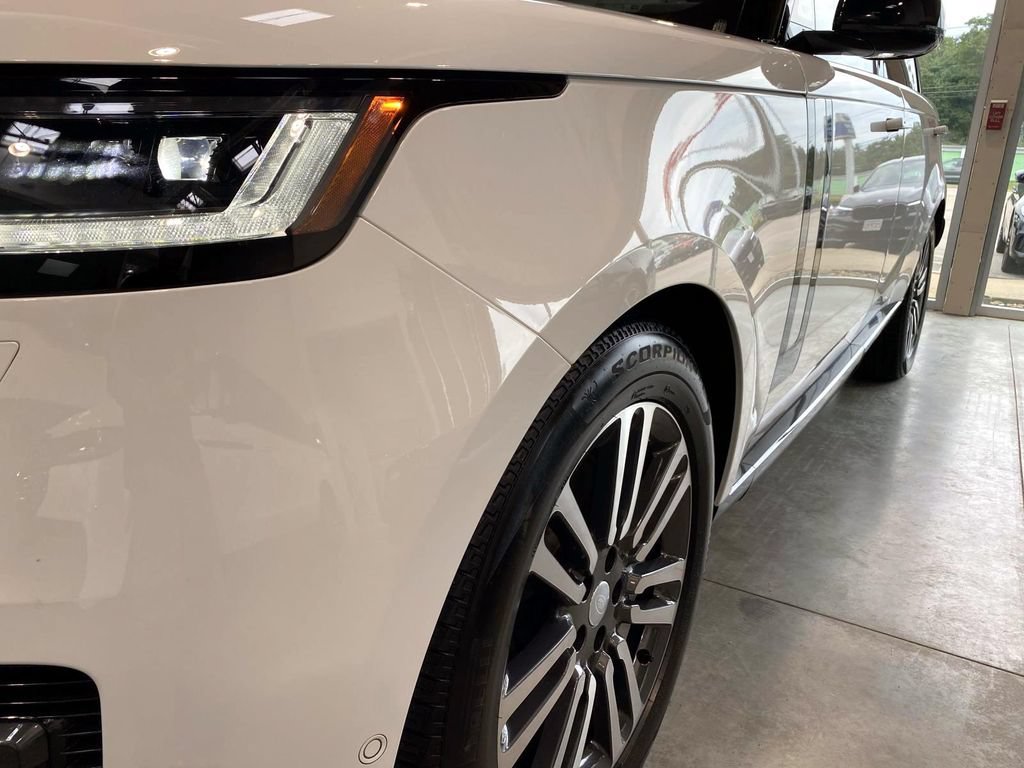 Used 2025 Land Rover Range Rover Long Wheelbase SE AWD/4WD image 33