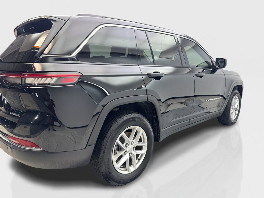 Used 2024 Jeep Grand Cherokee Laredo X w/ Trailer Tow Package AWD/4WD image 13