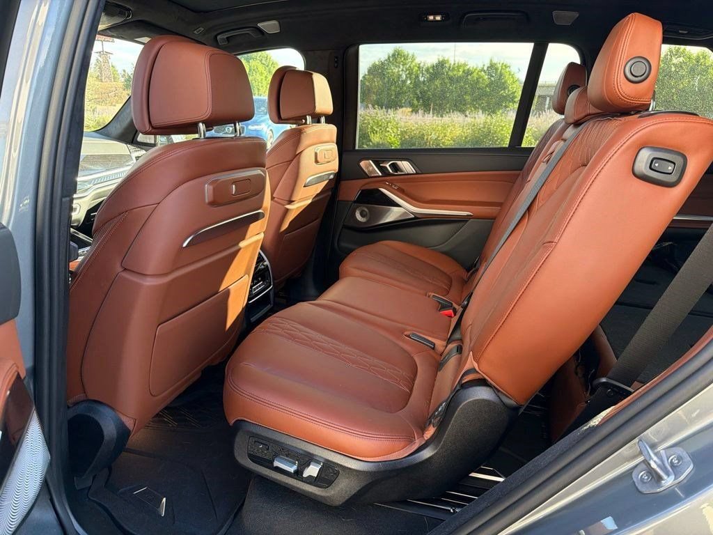 Used 2025 BMW X7 M60i w/ Executive Package AWD/4WD image 11
