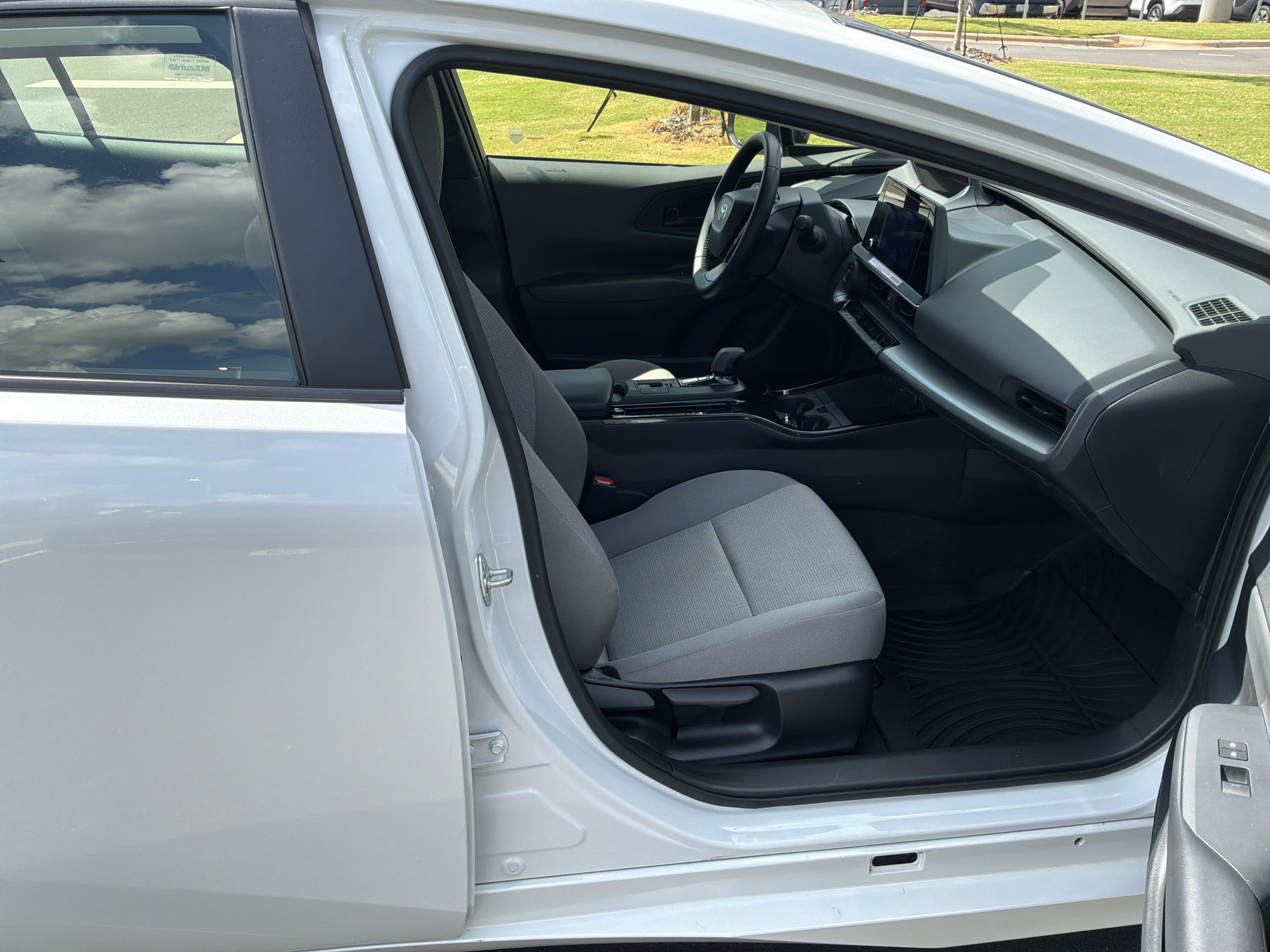 Used 2024 Toyota Prius LE FWD image 32