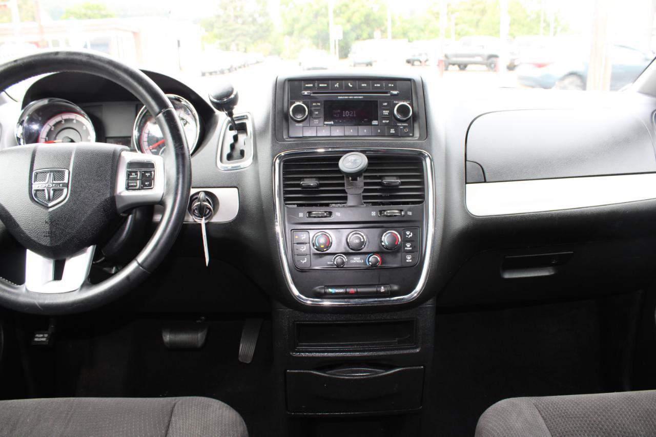 Used 2015 Dodge Grand Caravan SE w/ Quick Order Package 29E SE FWD image 10