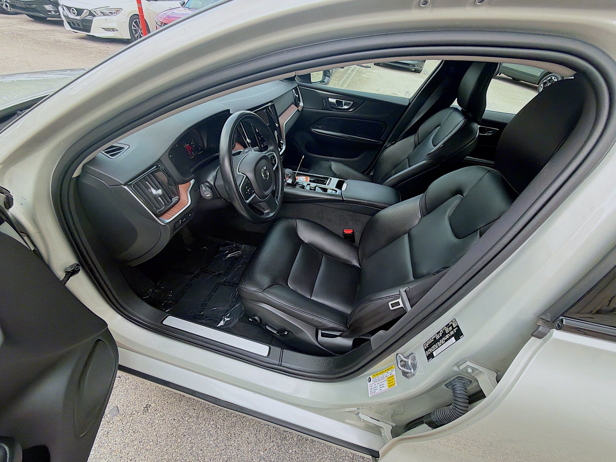 Used 2022 Volvo S60 T8 R-Design Expression w/ Advanced Package AWD/4WD image 18