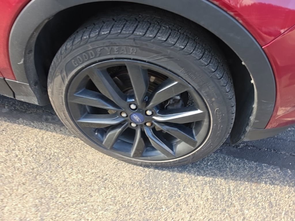 Used 2017 Ford Escape SE w/ Equipment Group 201A image 9