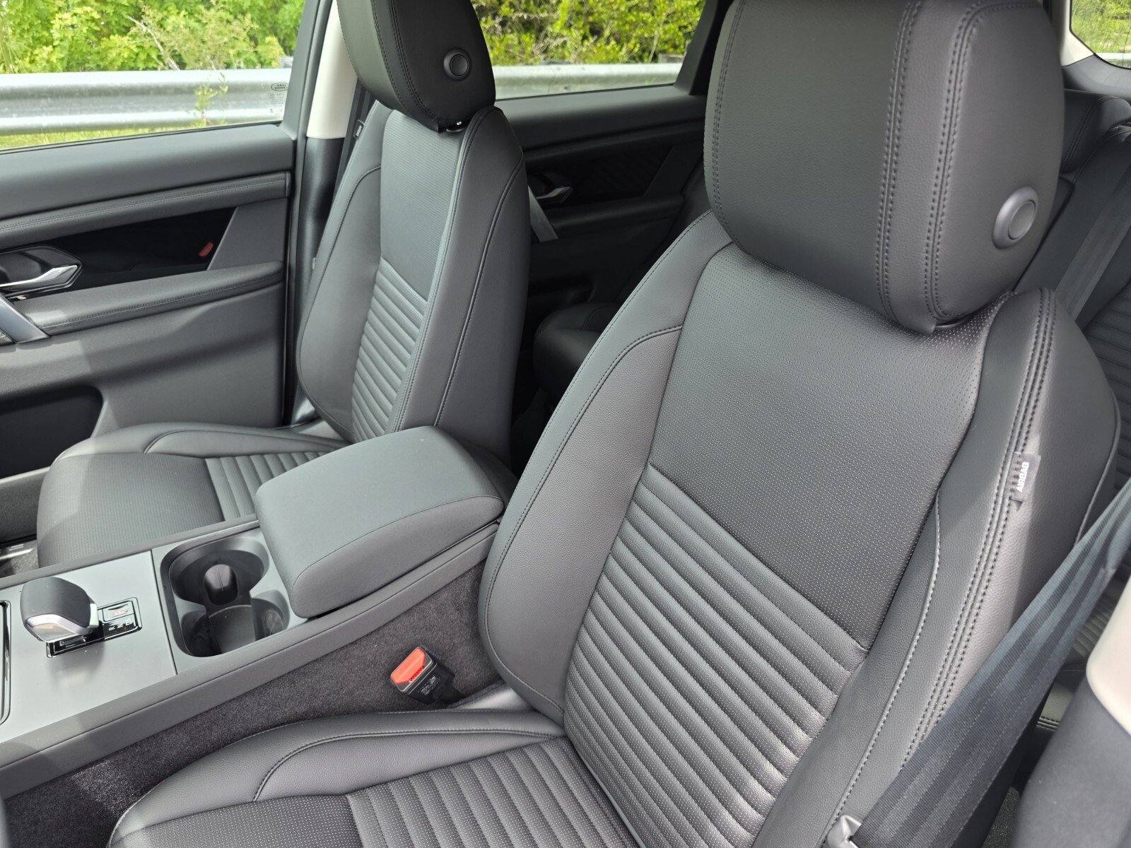 New 2025 Land Rover Discovery Sport S AWD/4WD image 11