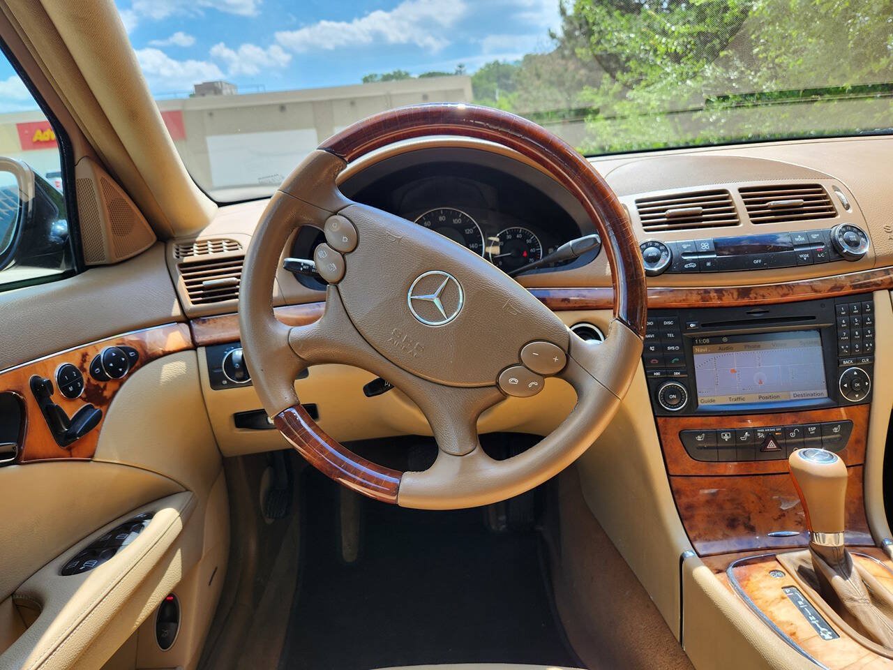 Used 2009 Mercedes-Benz E 350 4MATIC Sedan image 18
