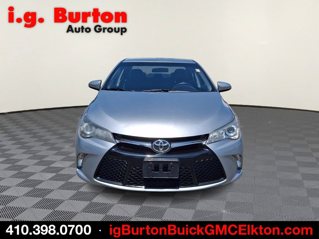 Used 2015 Toyota Camry SE FWD image 2
