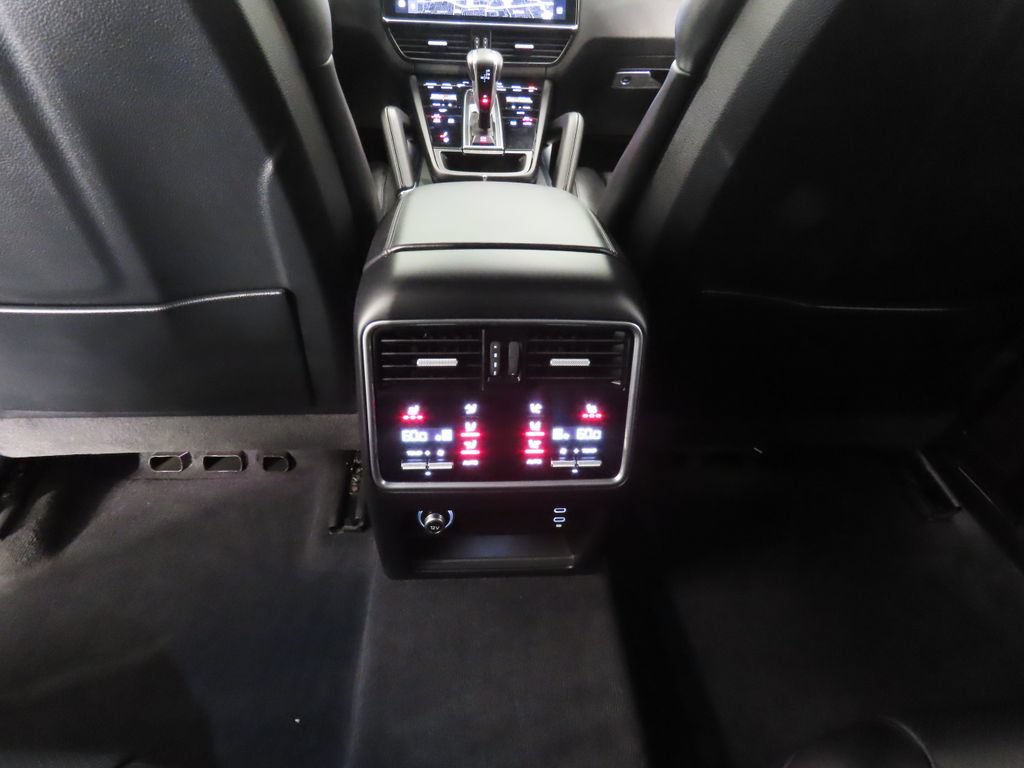 Certified 2022 Porsche Cayenne Turbo GT AWD/4WD image 31