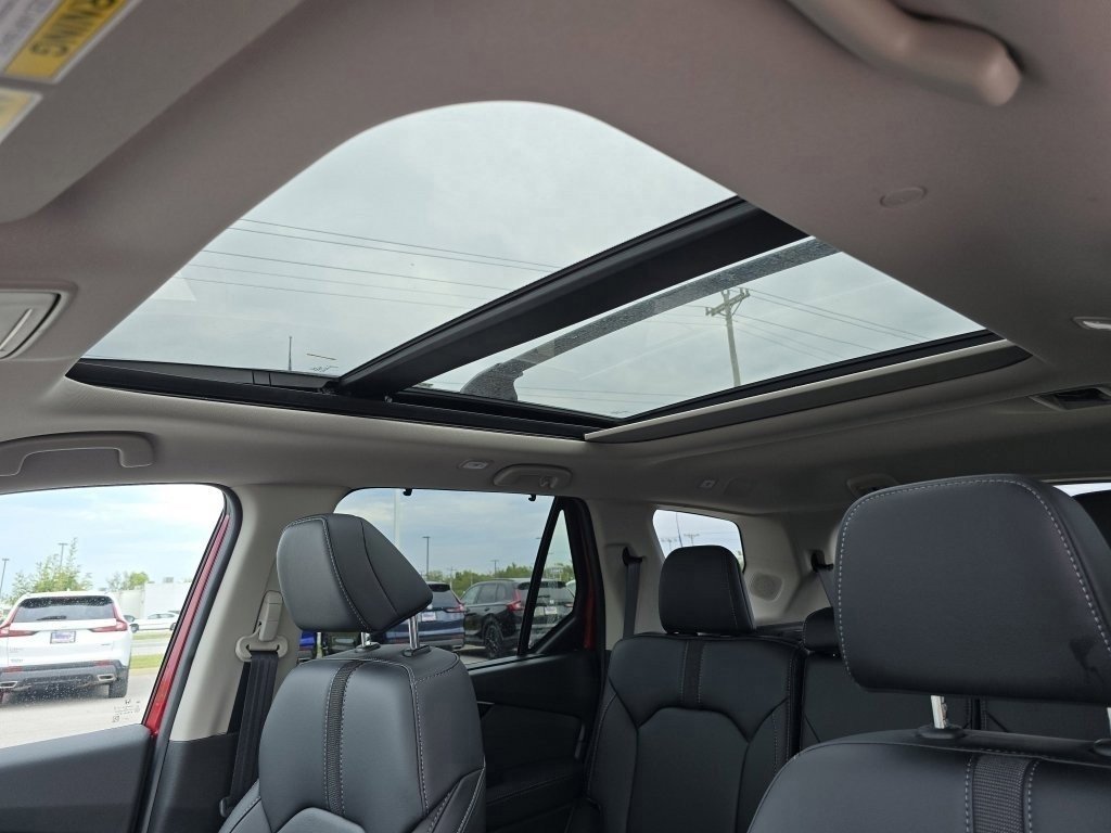 New 2025 Honda Pilot Touring image 4