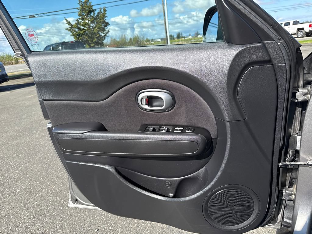 Used 2017 Kia Soul + image 19