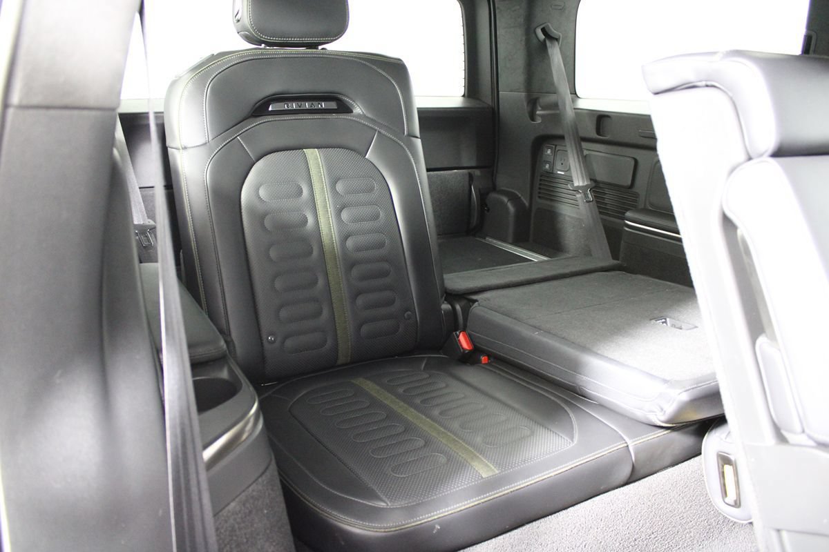 Used 2025 Rivian R1S Adventure Dual AWD/4WD image 37