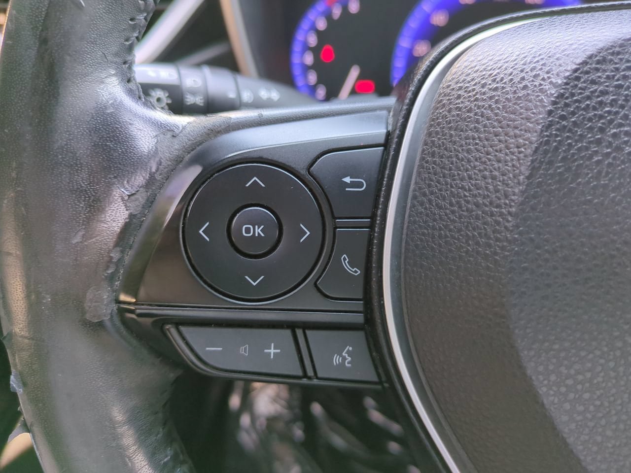 Used 2019 Toyota Corolla XSE FWD image 23